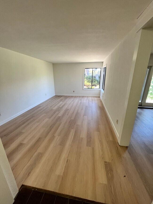 Building Photo - 133 El Olivar