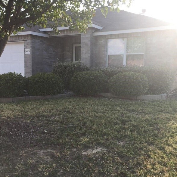 Building Photo - 9205 Lenox Dr