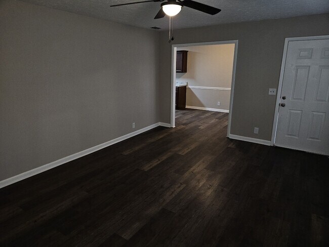 Building Photo - 101 Edgewood Dr