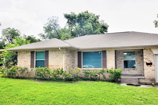 Primary Photo - 2434 Dunloe Dr