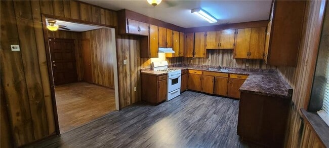 Building Photo - 415 E Banyan St