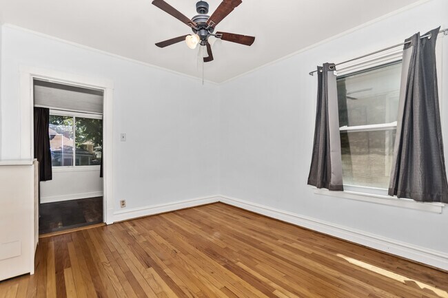Building Photo - 7457 N Maplewood Ave