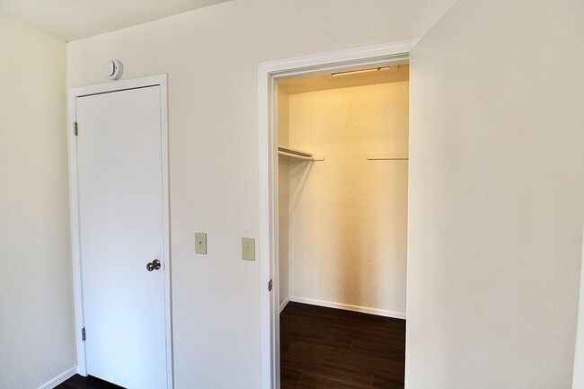 Building Photo - 2336 Heatherfield