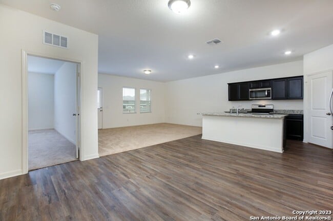 Building Photo - Modern Move-In Ready Home Near Lackland AFB | Pool, Park & Prime Location!