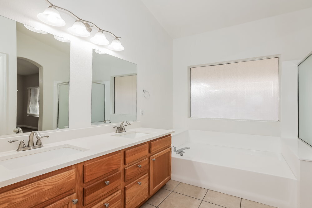 Building Photo - 1563 E Scott Ave