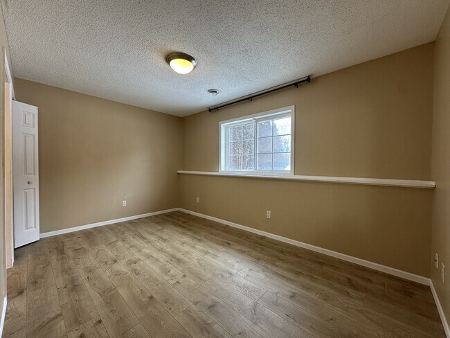 Building Photo - 405 Village Pkwy