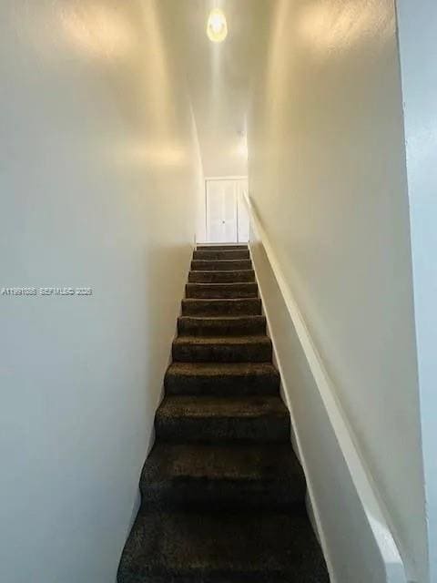 Building Photo - 9351 Fontainebleau Blvd