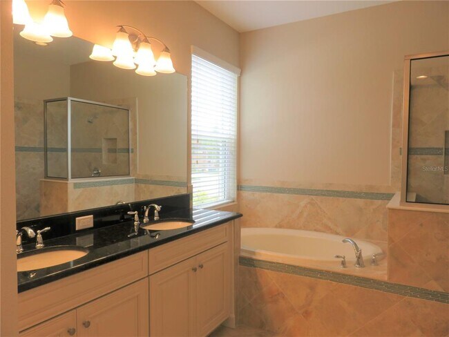 Building Photo - 11601 Maple Palm Way
