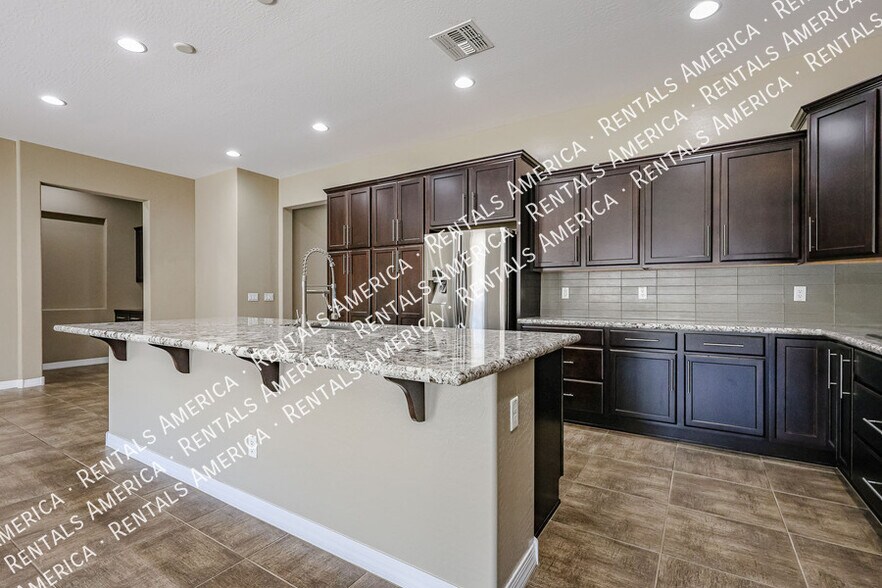 Building Photo - 3325 E Coconino Dr