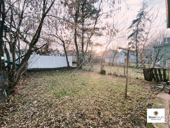 Building Photo - 4 bed 1 bath Single Family Home