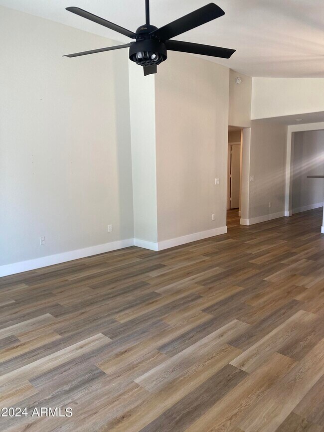 Building Photo - 1755 W Desert Canyon Dr