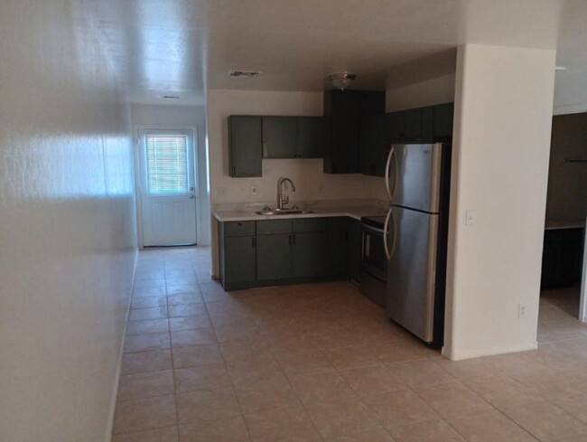 Building Photo - 3 bedroom in Eloy AZ 85131