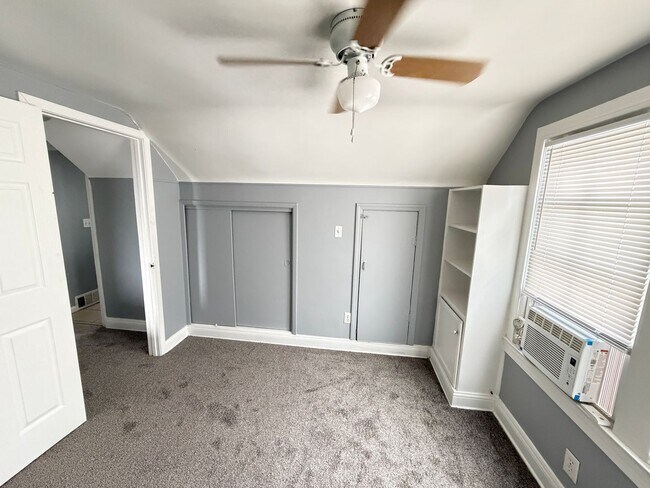 Building Photo - 206 Kenoak Dr