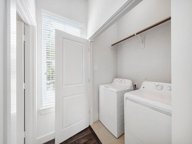 Building Photo - 2007 Bauer Dr