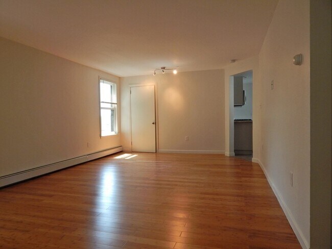 Building Photo - 83 Leyden St