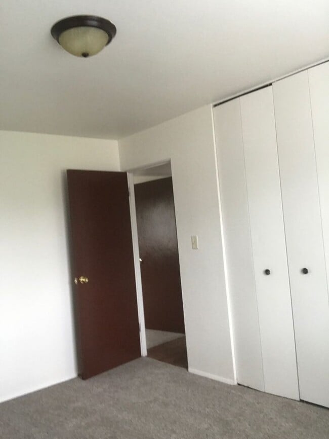 Building Photo - 742 Fairwood Dr