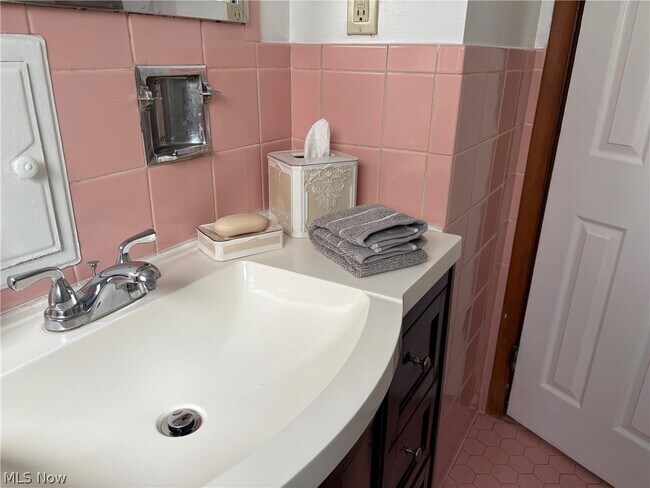 Building Photo - 1771 Tanglewood Dr