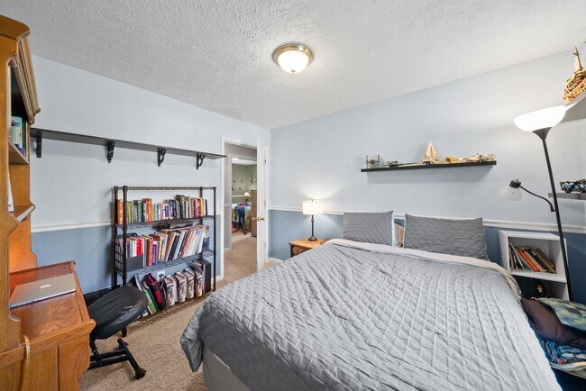 Building Photo - 3611 Bahama Dr