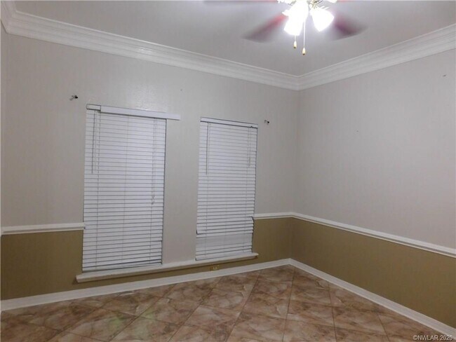 Building Photo - 407 Summit Dr