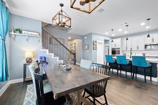 Building Photo - 525 Compania Cove