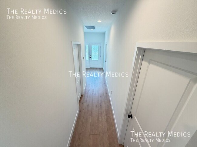 Building Photo - 430 Wellwood St SW