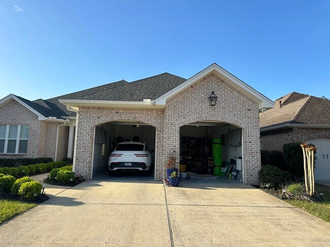 Building Photo - 613 Tulip Tree Way