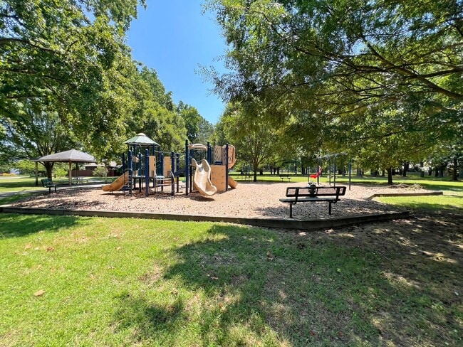 Building Photo - READY NOW!! 4-Bedroom Home in Lake Trant w/Attached Garage! Pet Friendly!