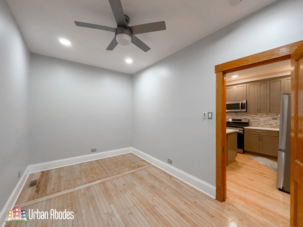 Building Photo - 4322 W Kamerling Ave