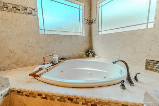 Building Photo - 45 Monroe Ave