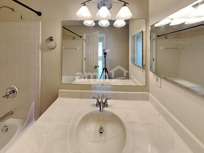 Building Photo - 12478 Thoroughbred Dr