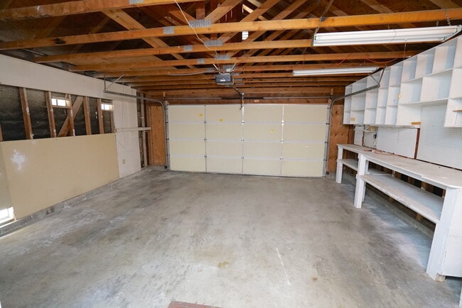 Building Photo - COMING SOON! Live Oaks Community 3 Bedroom...