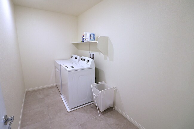 Laundry - 7231 Alabaster Peak St