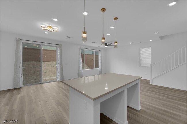 Building Photo - 10239 Estancia Hl St