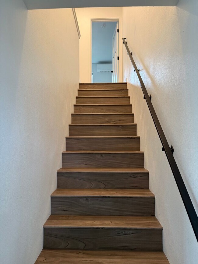 Building Photo - Brand new 3 bedroom 3 full bath townhouse in Thurston!