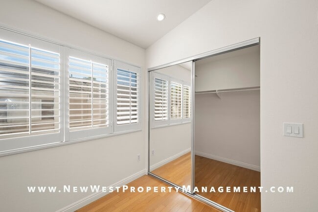 Building Photo - Exquisite North Park/University Heights Townhome, Small Pet Ok!