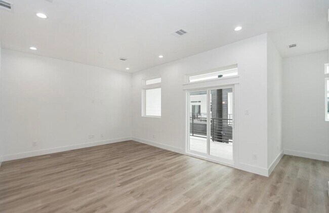 Building Photo - 505 Schweikhardt St