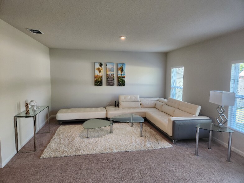 Building Photo - 308 Fiddlewood Ct