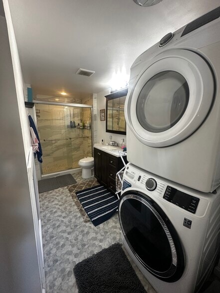 Building Photo - 5 Day St