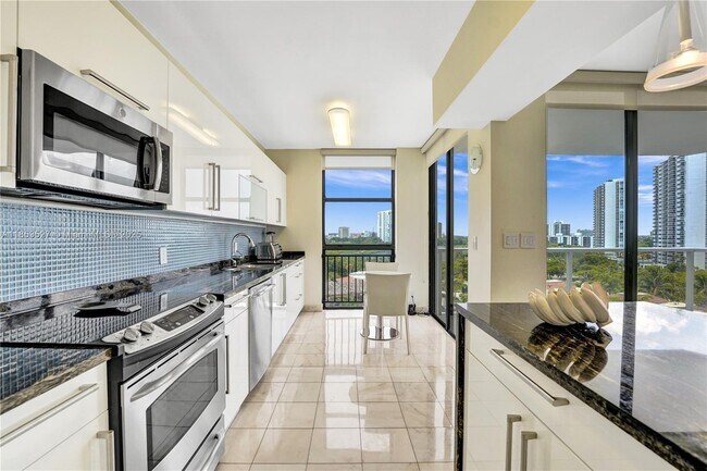 Building Photo - 20281 E Country Club Dr