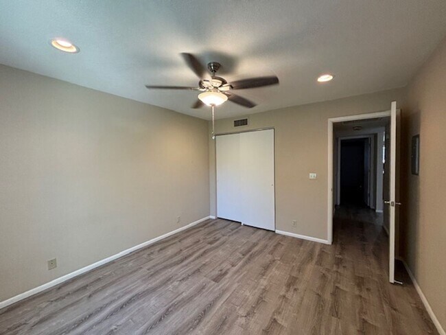 Building Photo - 276 Lake Havasu Ave