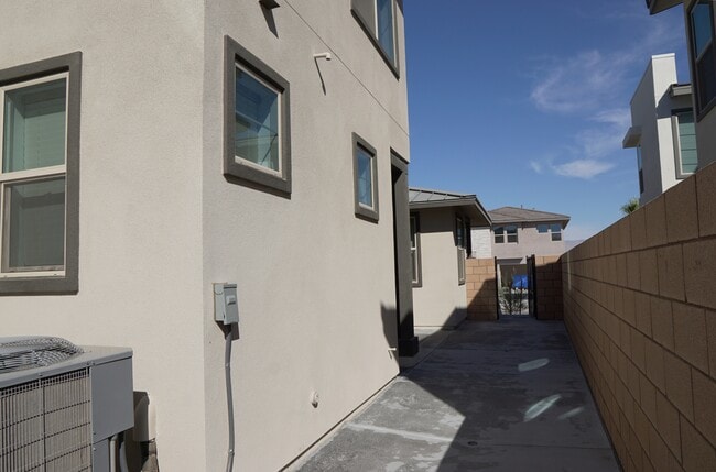 Building Photo - 74371 Nichols Dr