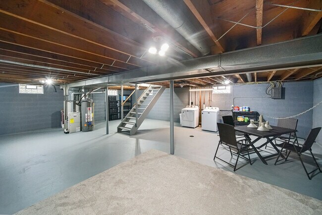 Building Photo - 615 Pine St