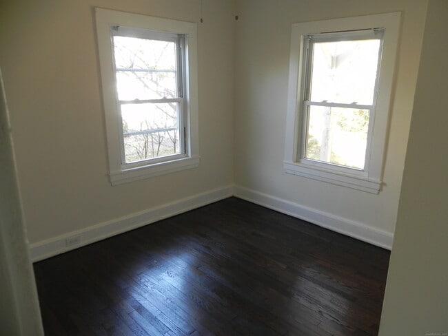 Building Photo - 186 Grasmere Ave