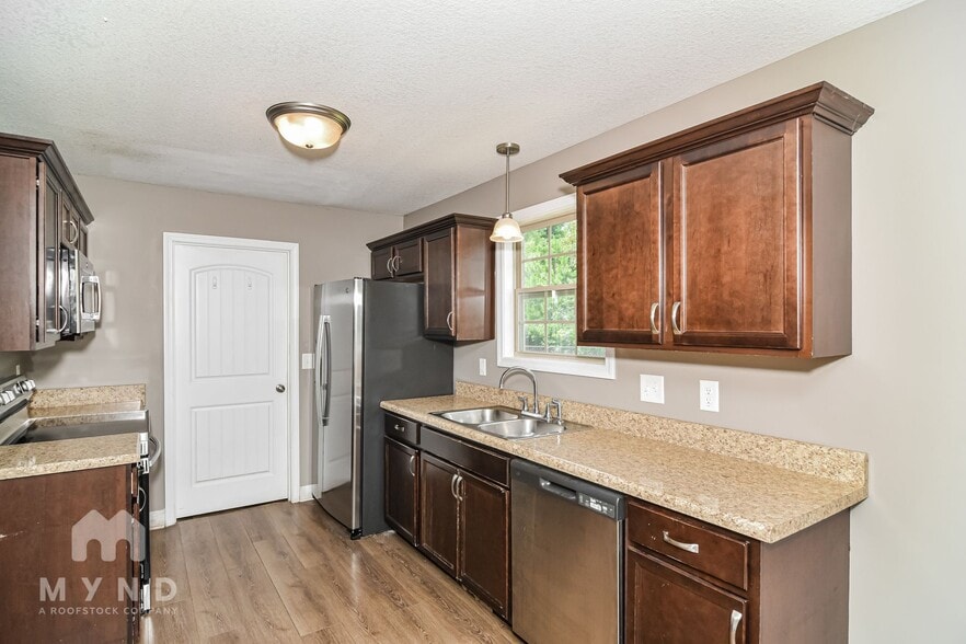 Building Photo - 619 Woodhaven Dr