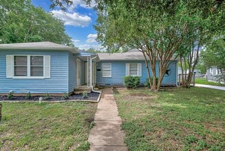Building Photo - 122 E Comay Cir