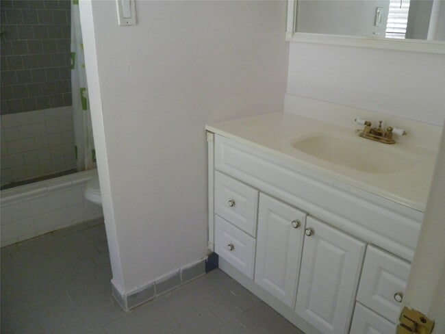 Building Photo - 8827 Neff St