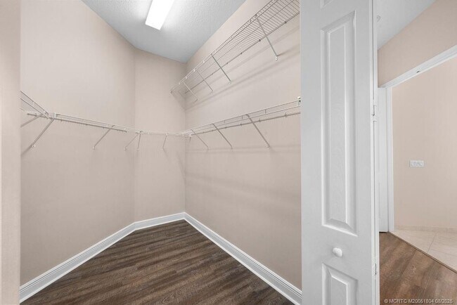 Building Photo - 511 SW Squire Johns Ln