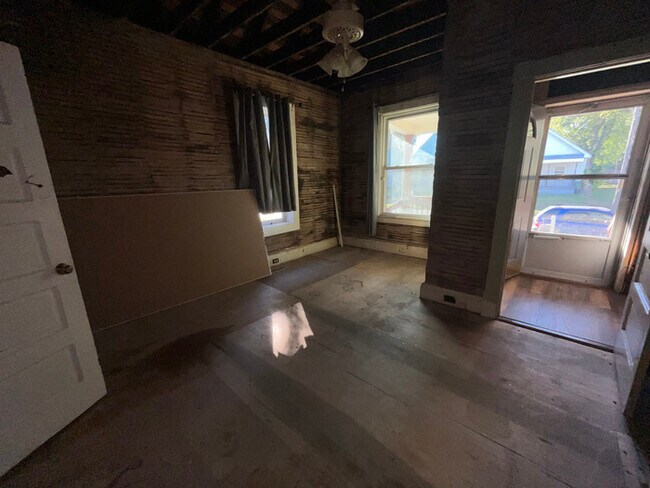 Building Photo - 2254 Lee Ave
