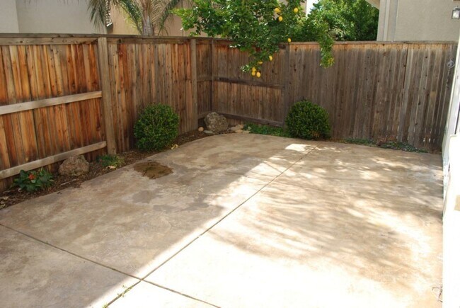 Building Photo - 8415 Oliva Rd