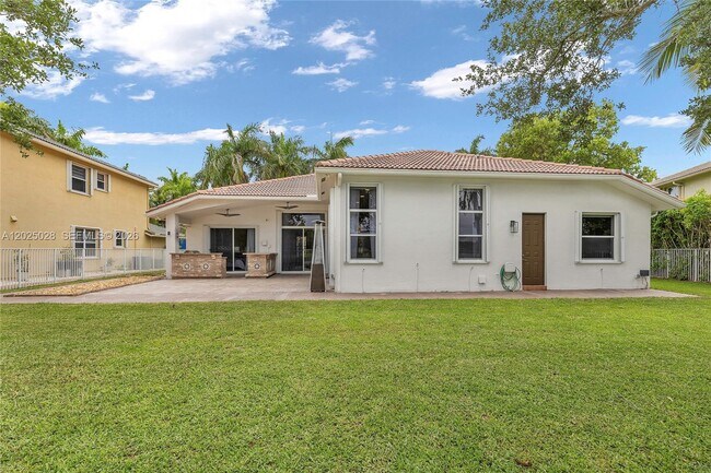 Building Photo - 950 Marina Dr